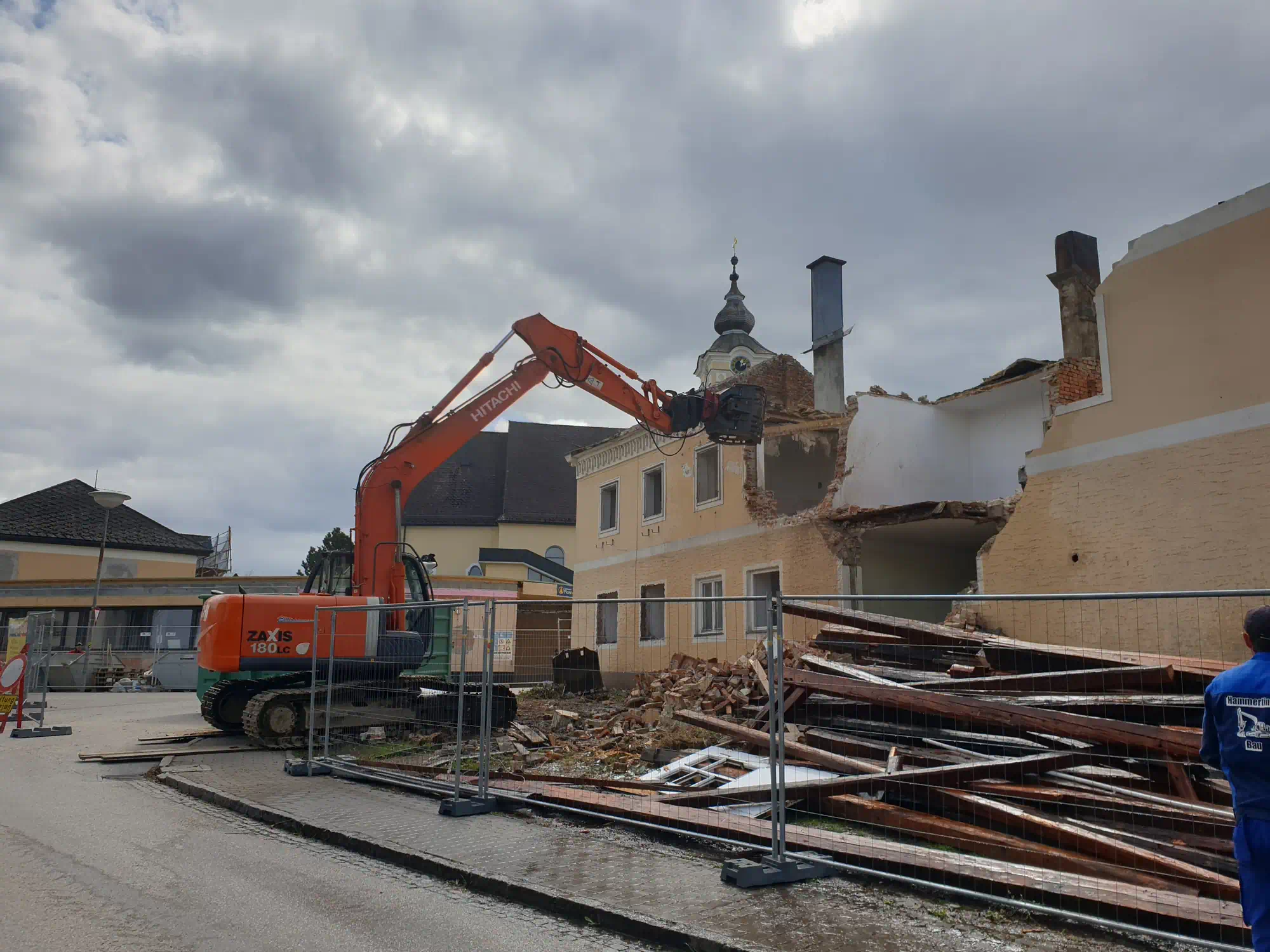 Abriss „Bäckerhaus“ in Neukirchen an der Vöckla