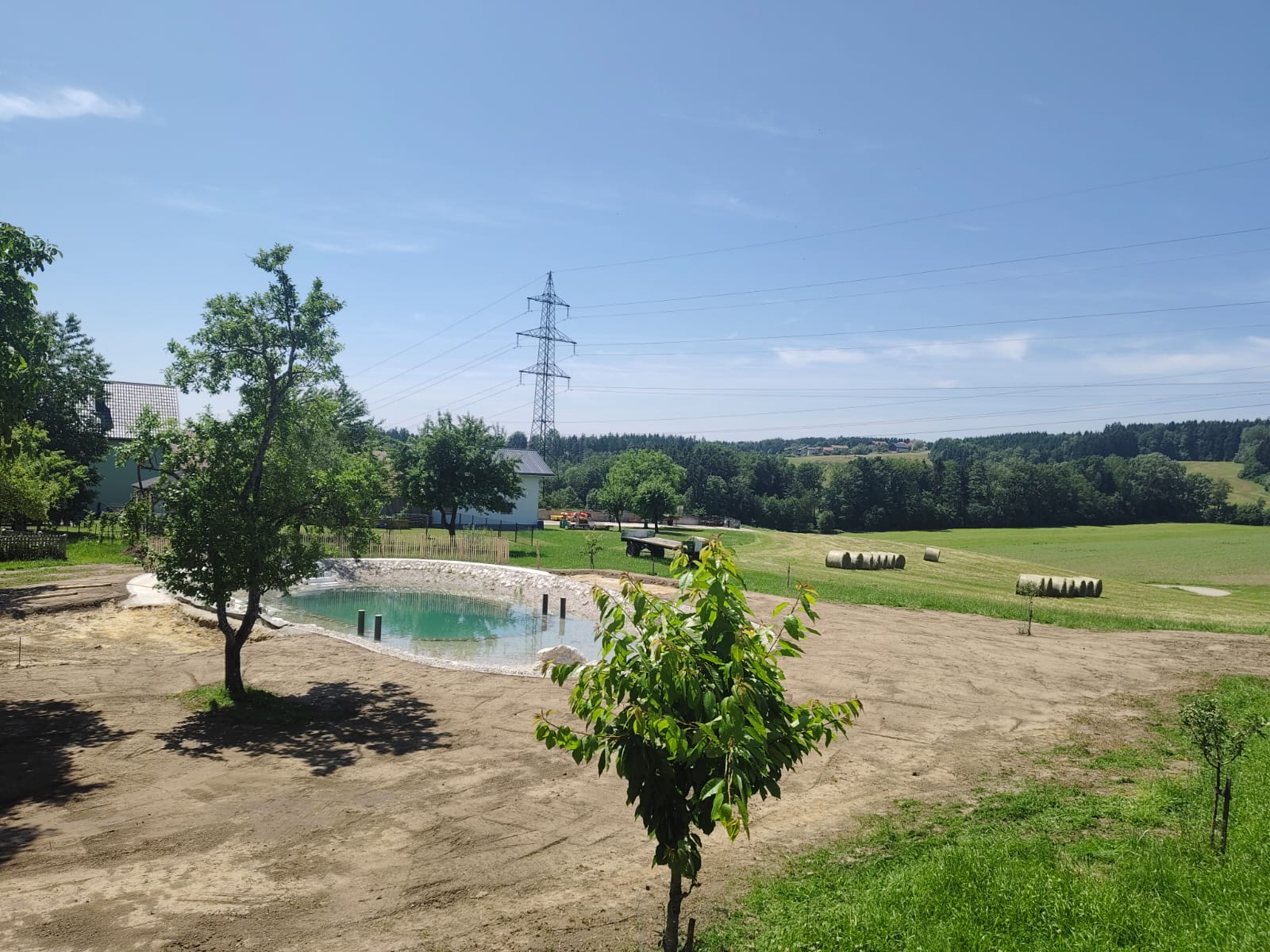 Schwimmteich und Außengestaltung